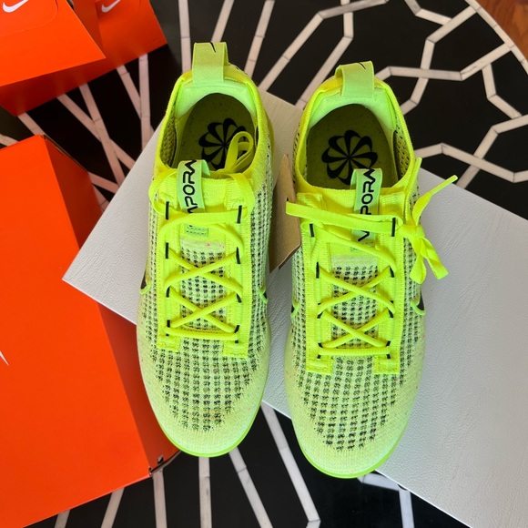SOLD Nike Air VaporMax 2021 Flyknit Next to Nature Volt Black Neon Green - Picture 5 of 15